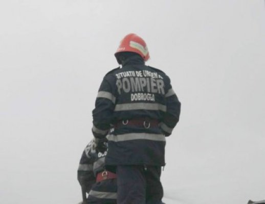 Pompierii s-au luptat cu flăcările o noapte întreagă în localitatea Carvăn